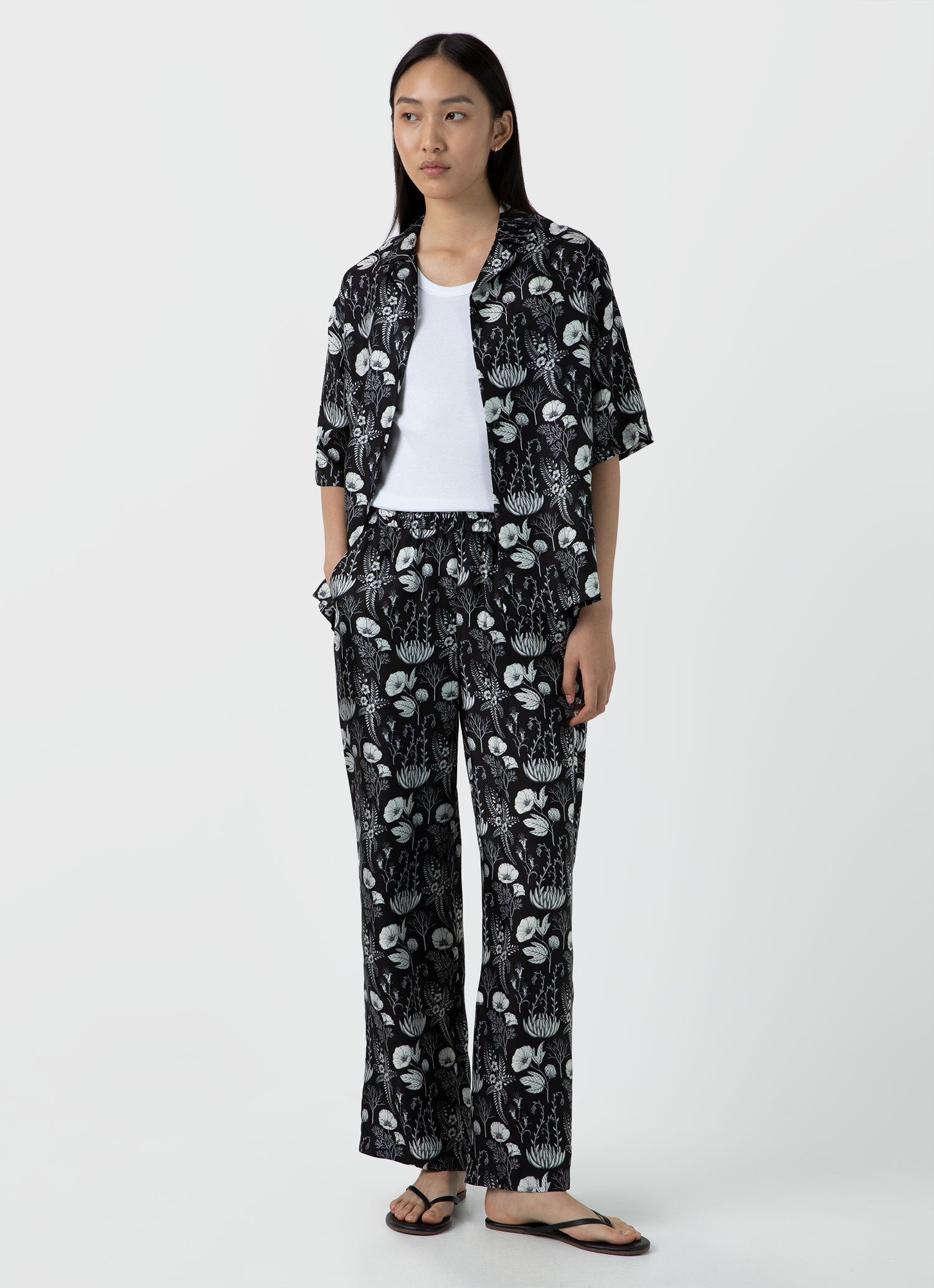 Women's Silk Leaf Print Drawstring Trouser in Black